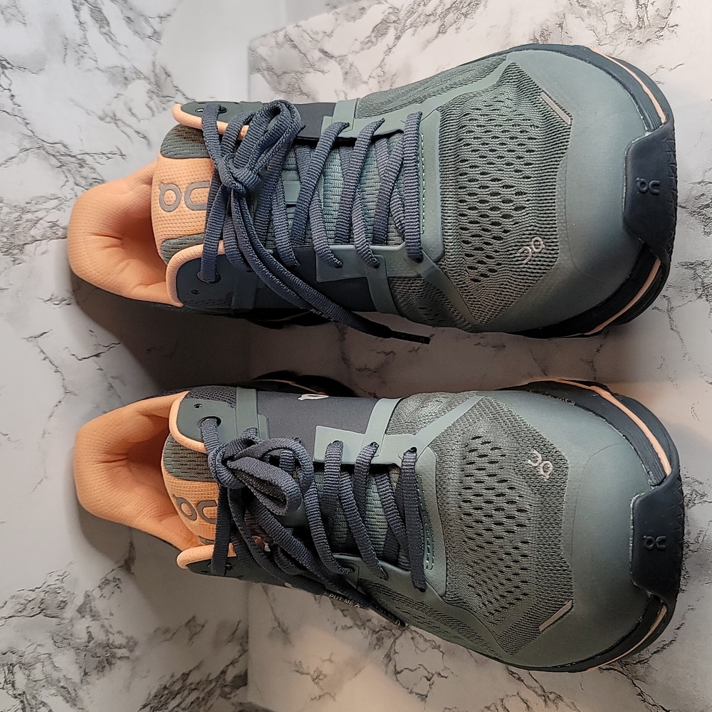 C W11/M9.5 On Cloudace, Sea/Almond
